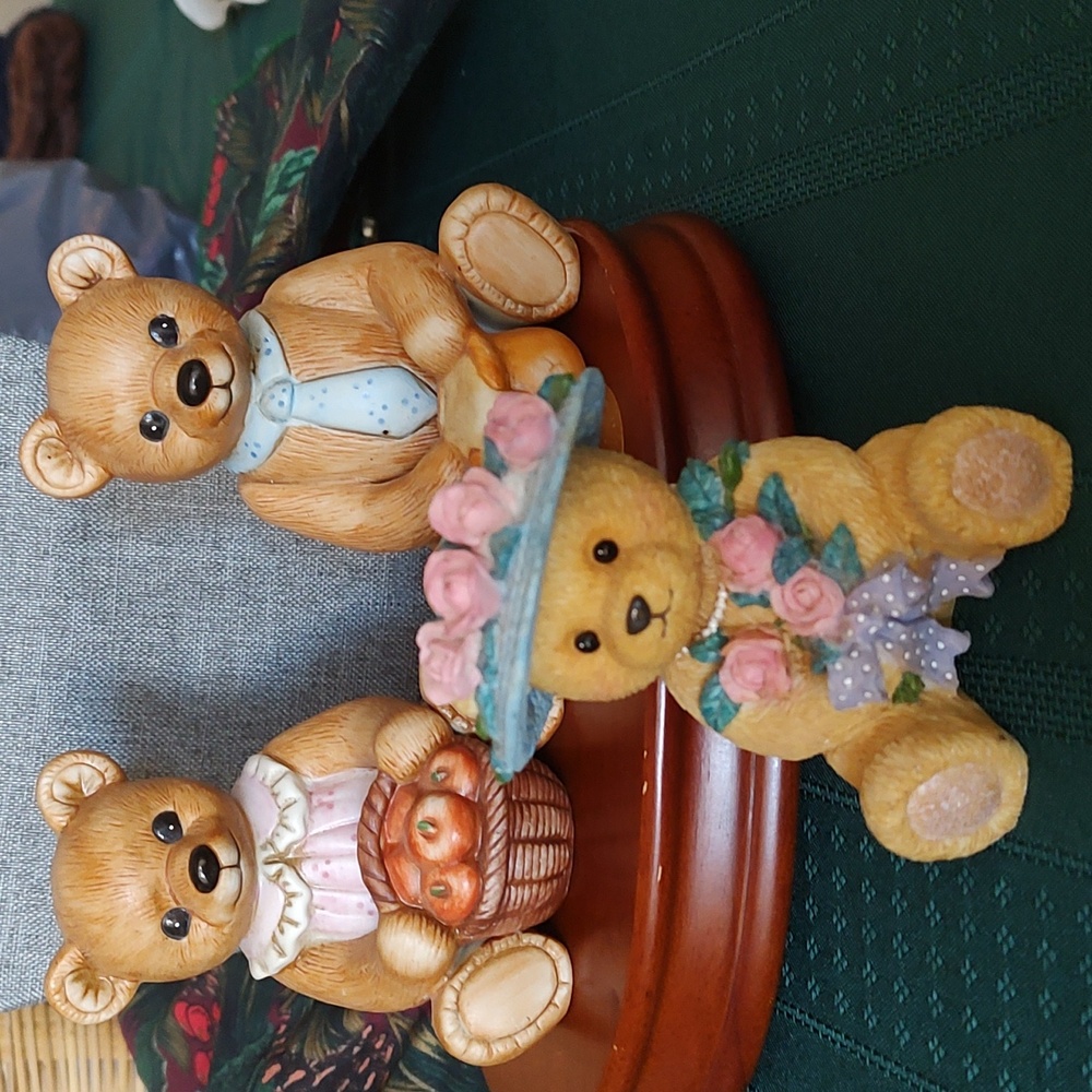Three pieces Darling Teddy figurines